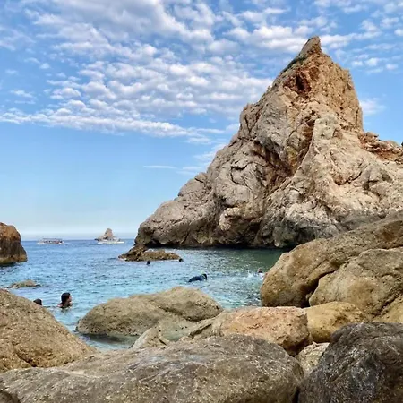 Lejlighed In Costa Brava With Access